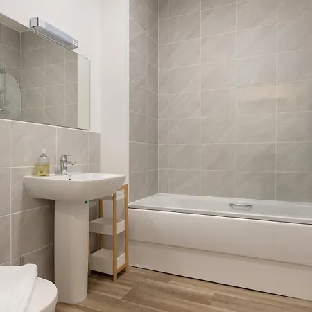 Stunning Modern Eco In With Parking Pass The Keys York