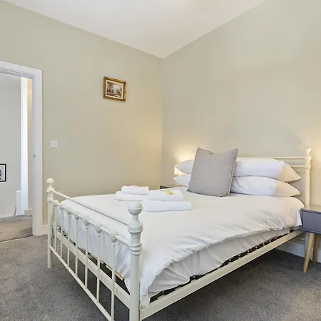 Stunning Modern Eco In With Parking Pass The Keys