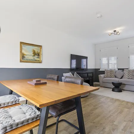 Stunning Modern Eco In With Parking Pass The Keys